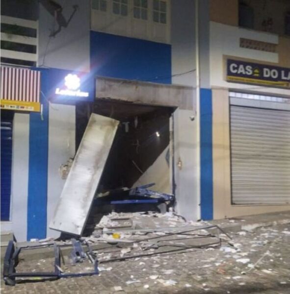 Bandidos armados explodem Casa Lotérica em São Félix (BA) thumbnail