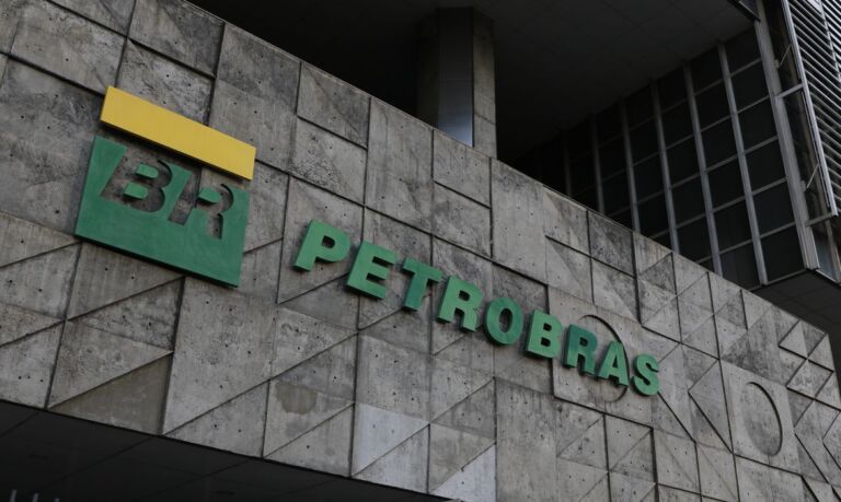 Petrobras anuncia redução do preço do diesel para distribuidoras