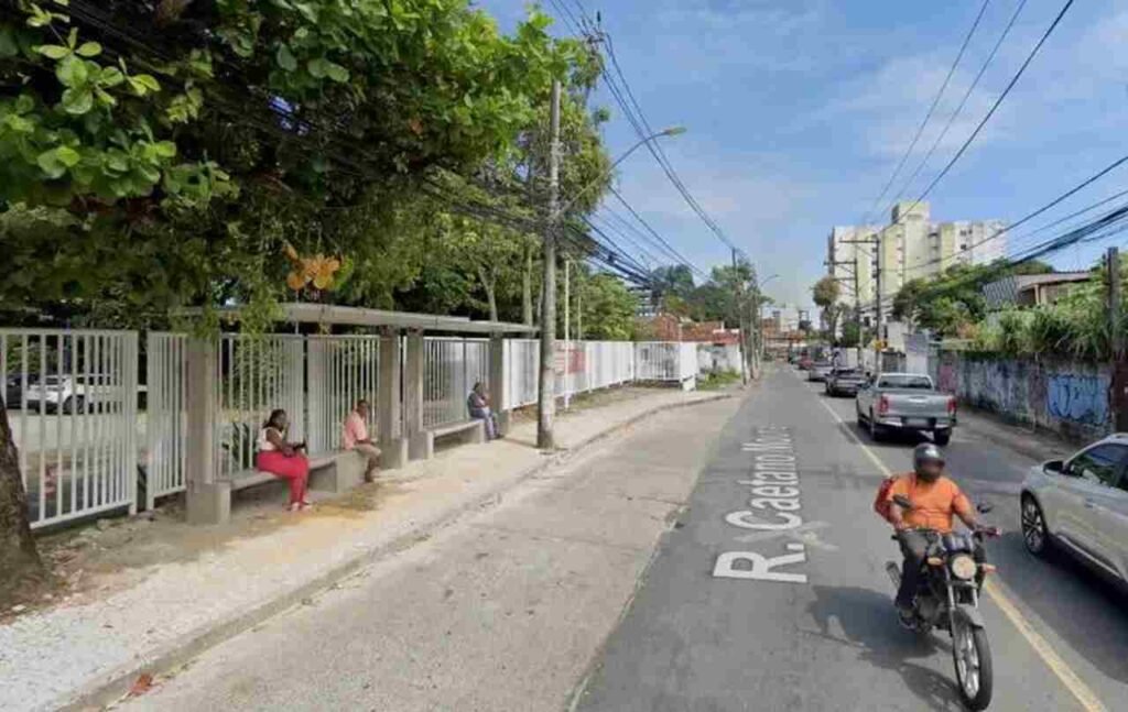Estudante é baleada enquanto aguardava em ponto de ônibus na Federação, em Salvador salvador noticia estudante e baleada na federacao Easy Resize.com
