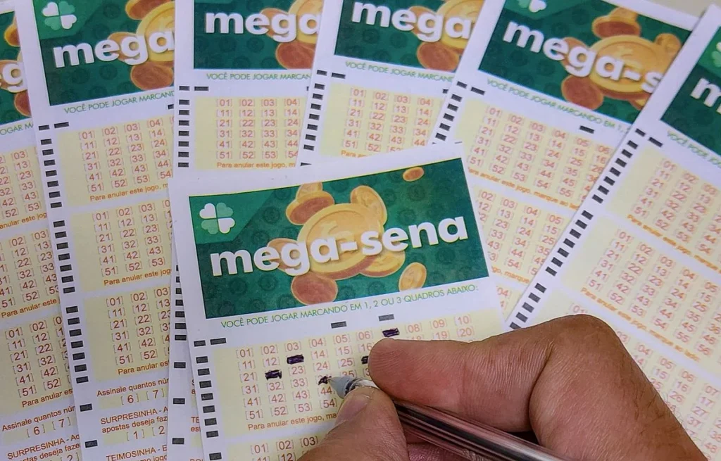 Dez apostas feitas na Bahia ficaram a um número de levar o prêmio de R$201 milhões da Mega-Sena. Cada ganhador da quina faturou R$49.426,51. Grande vencedor é de Cuiabá.