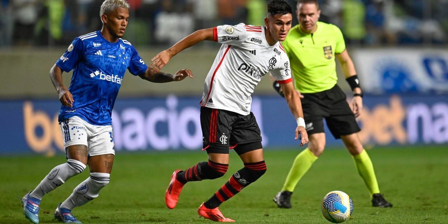 David Luiz marca de falta e Fla vence Cruzeiro em Belo Horizonte