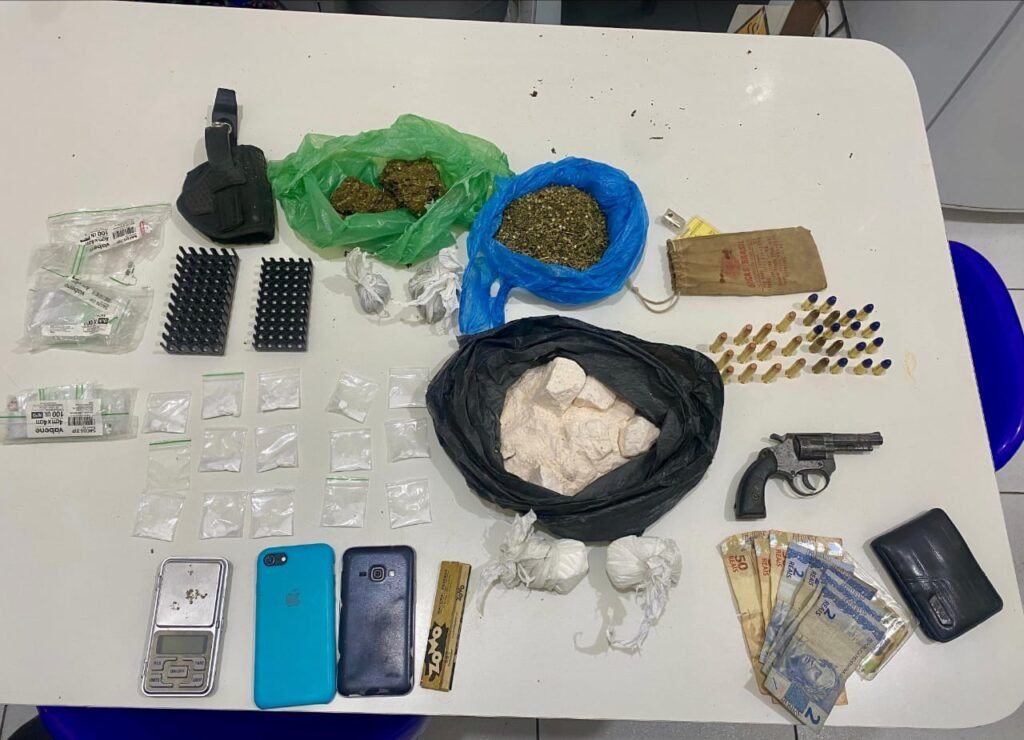 Arma e drogas são apreendidas pela PM em Juazeiro Arma e drogas são apreendidas pela PM em Juazeiro – Secretaria da Segurança Pública – Bahia