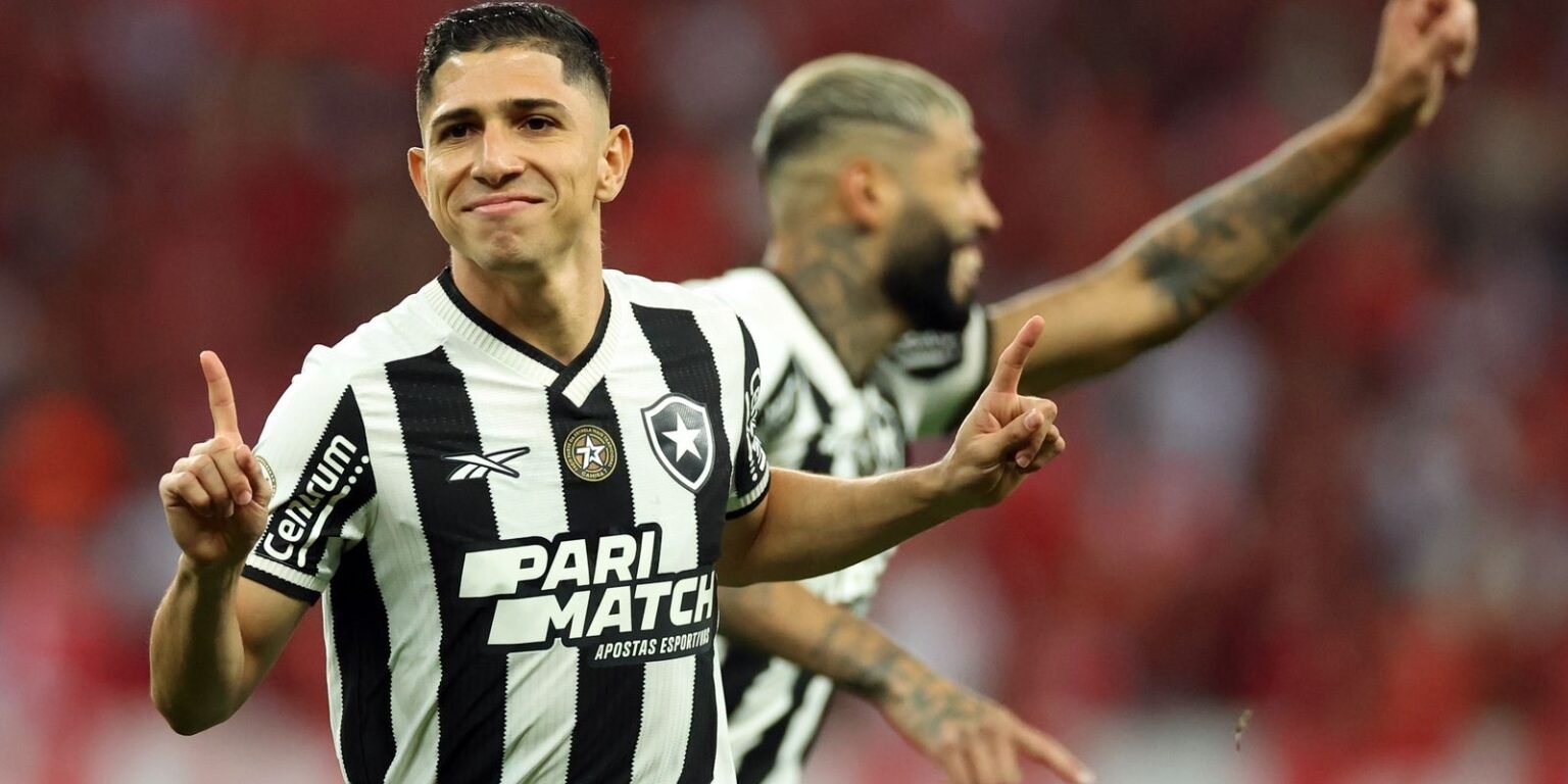 Botafogo derrota Inter e joga por um empate para ser