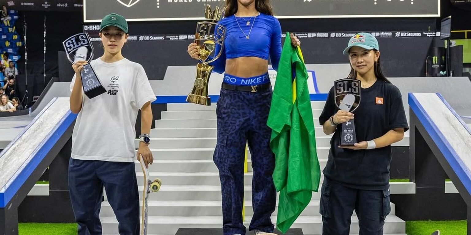 Rayssa Leal vence no fim e se torna tricampea mundial