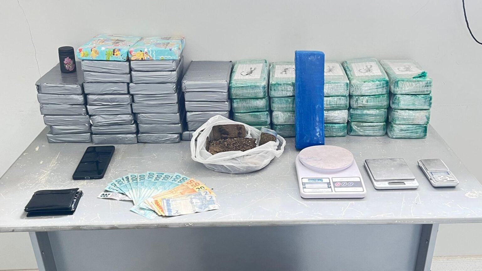 Polícia Militar retira de circulação quase 54 kg de drogas em cidade da BA WhatsApp Image 2024 12 26 at 15.34.52