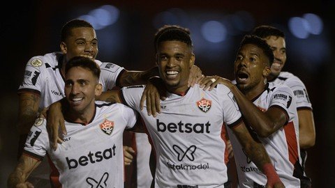 Vitória vence o Fortaleza por 2 a 0 e confirma permanência na Série A agif24120119254693