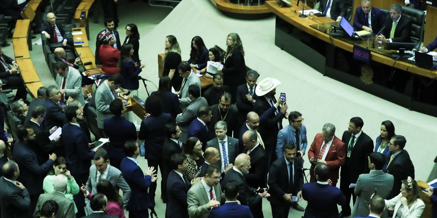 Câmara responde a Dino e diz que líderes cumpriram lei sobre emendas lula9372