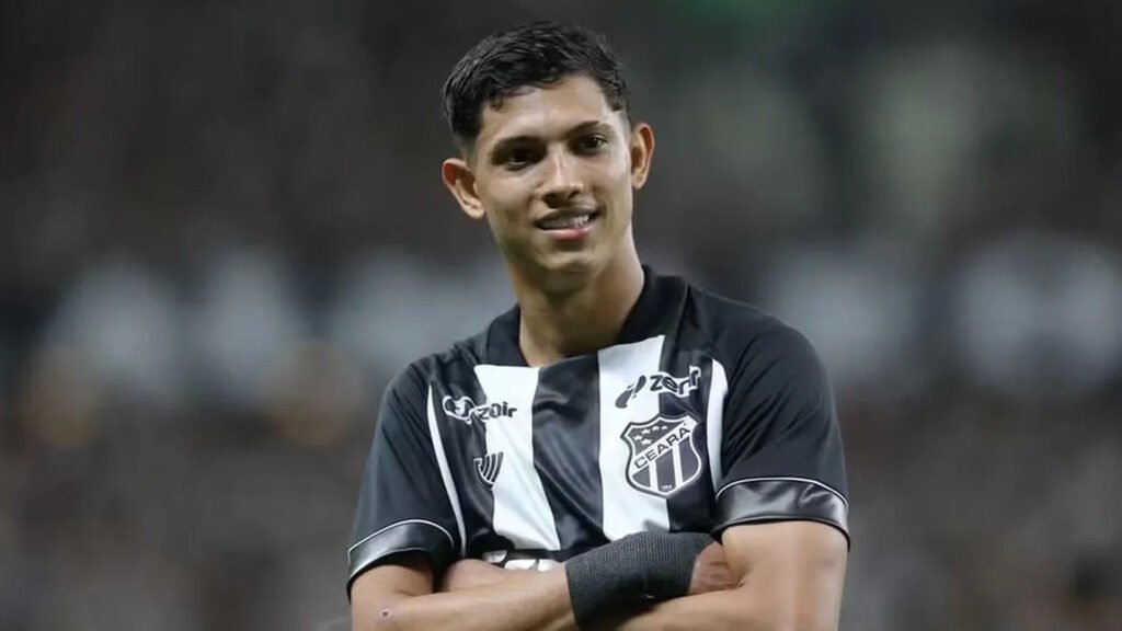 Ceará aumenta pedida por atacante e aguarda Bahia para definir negociação pulga ceara