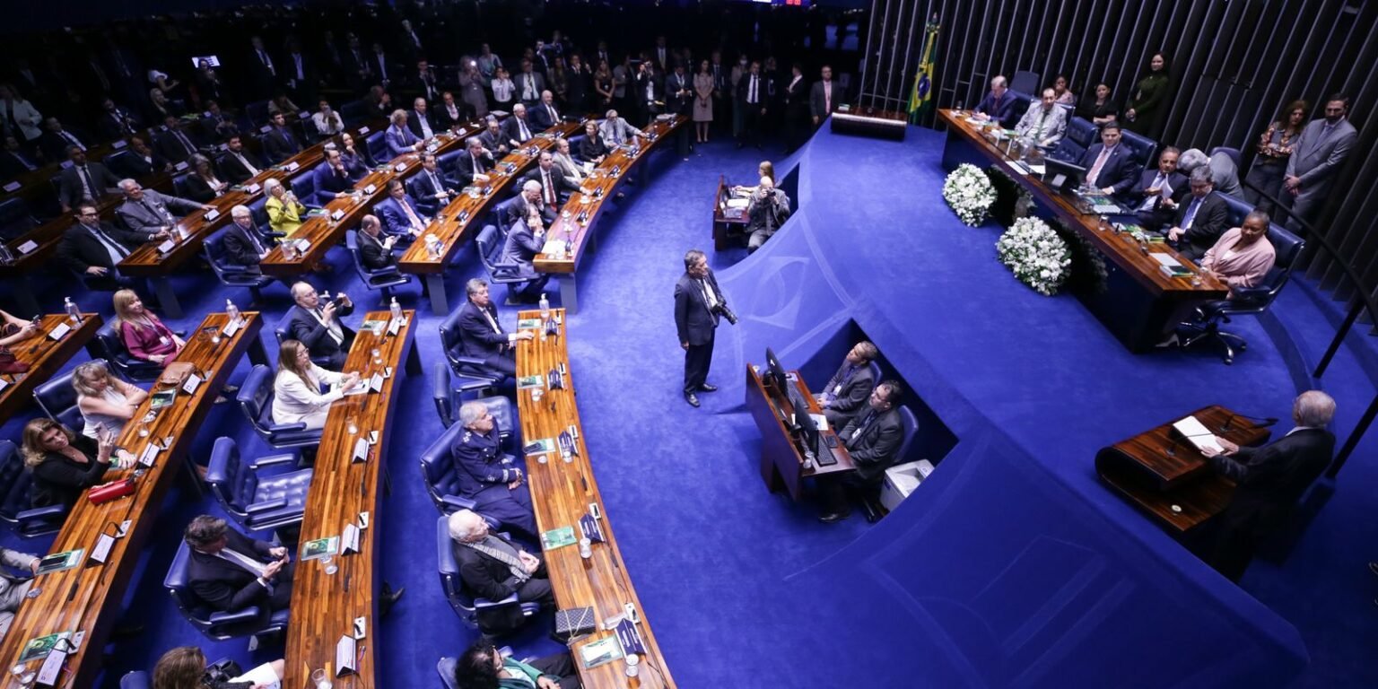 Em meio ao PL da Anistia, Senado homenageia redemocratização do Brasil img 0346