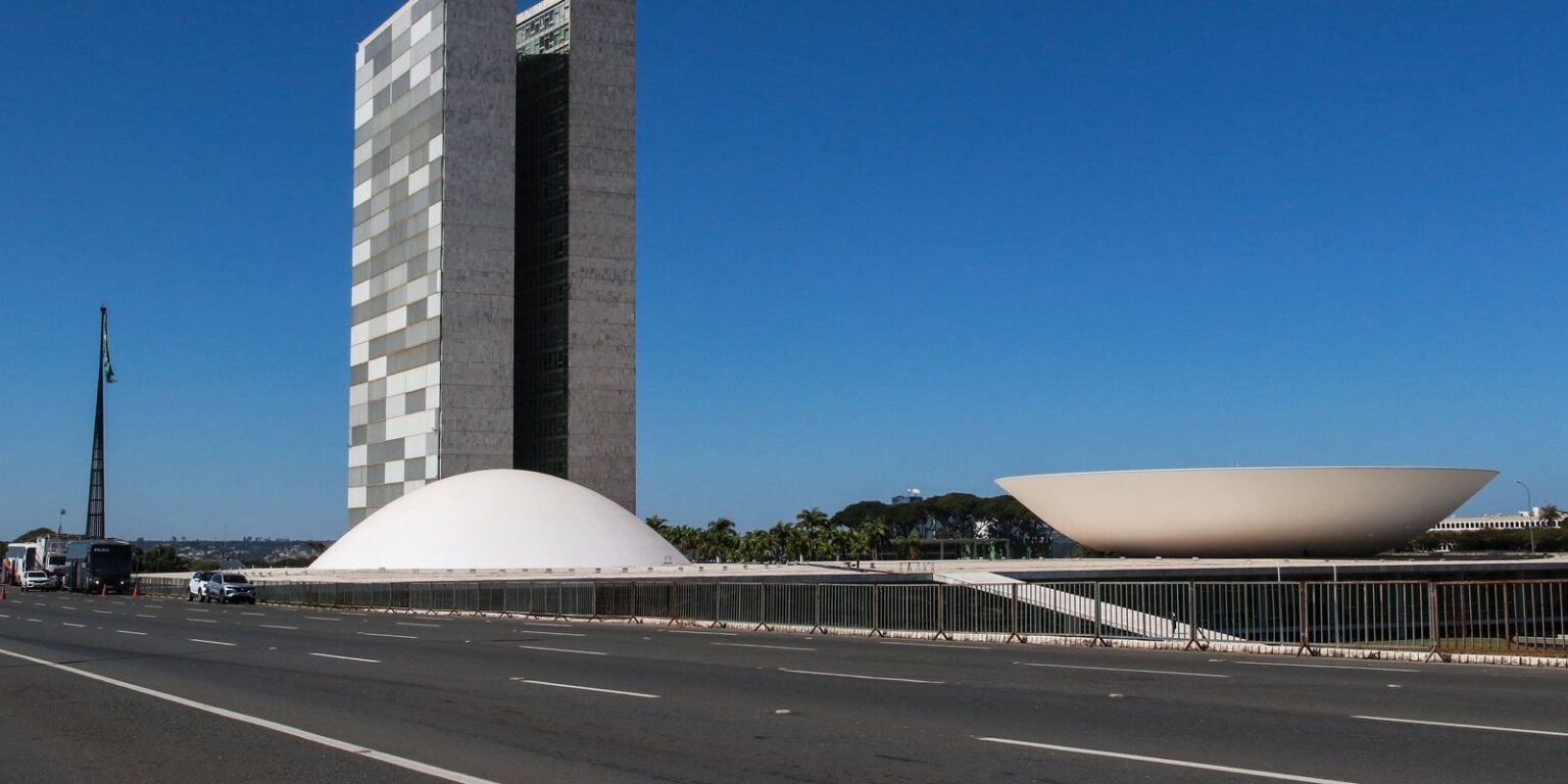 Congresso e Judiciário retomam sessões após feriado de Carnaval pzzb2083