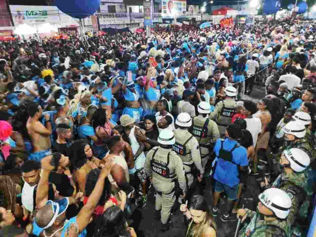 UWXURRoB Policial Militar e preso no circuito da Micareta 1024x768 Easy Resize.com