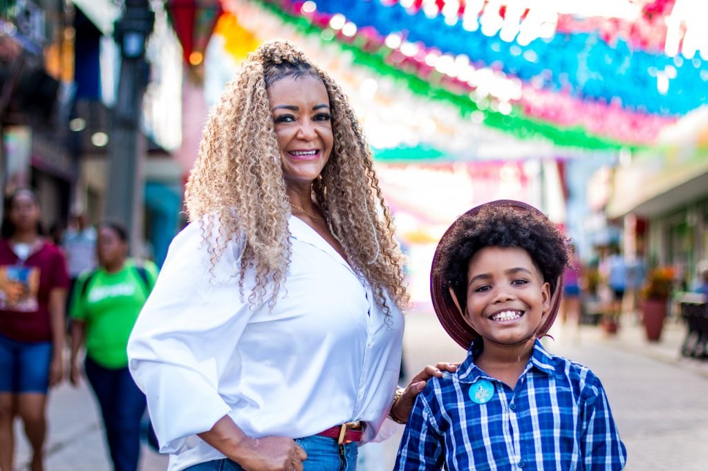 Requalificação da Getúlio Vargas e decoração junina fomentam comércio no Centro de Camaçari 4 comercio sao joao getulio vargas adriana dos santos e davi santos foto juliano sarraf
