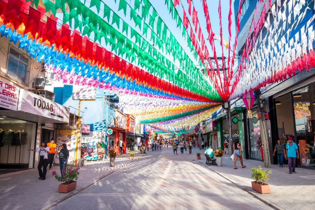 Requalificação da Getúlio Vargas e decoração junina fomentam comércio no Centro de Camaçari 1 comercio sao joao getulio vargas foto juliano sarraf