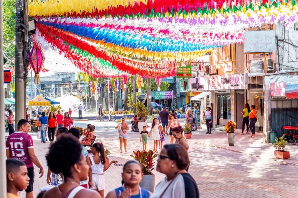 Requalificação da Getúlio Vargas e decoração junina fomentam comércio no Centro de Camaçari 7 comercio sao joao getulio vargas foto juliano sarraf 1 1
