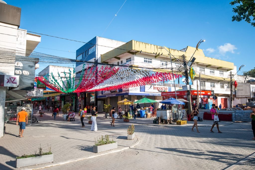Requalificação da Getúlio Vargas e decoração junina fomentam comércio no Centro de Camaçari 9 comercio sao joao getulio vargas foto juliano sarraf 1 2