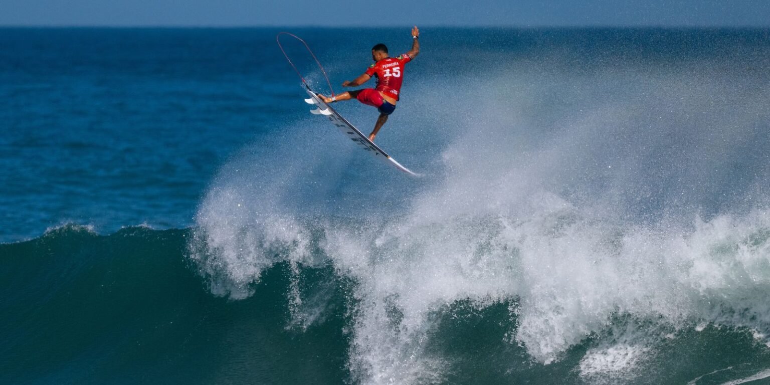 Italo Ferreira brilha com aéreo para alcançar quartas da etapa do Rio italo ferreira 25rio 2543 thiago diz1