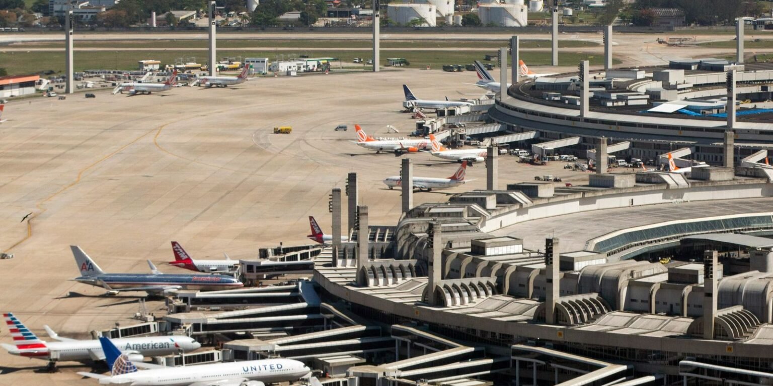 2765px riodejaneiro aerea aeroportogaleao 131756cut