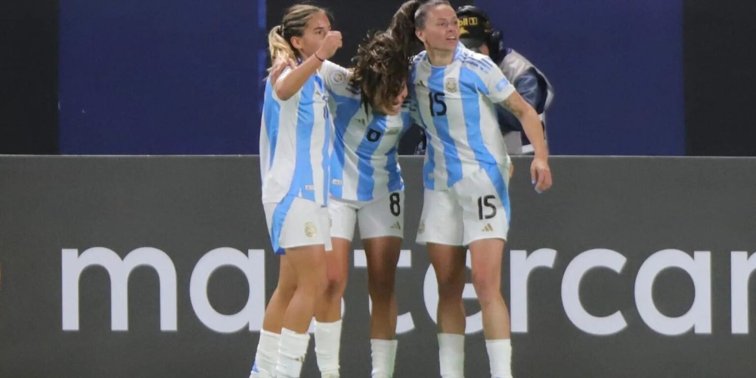Argentina vence Chile e vira lider do Grupo A na