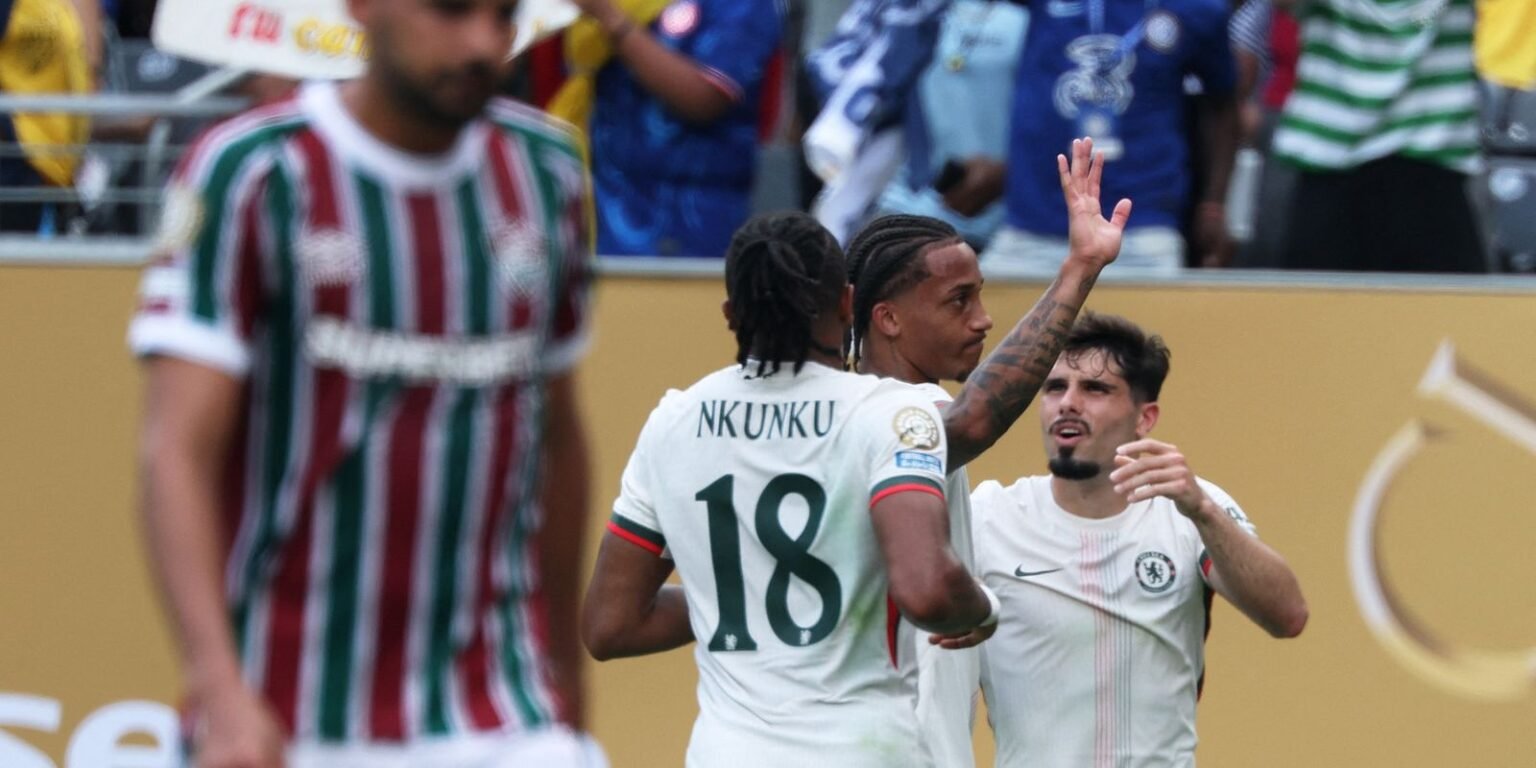Joao Pedro marca dois e tira Fluminense da Copa do