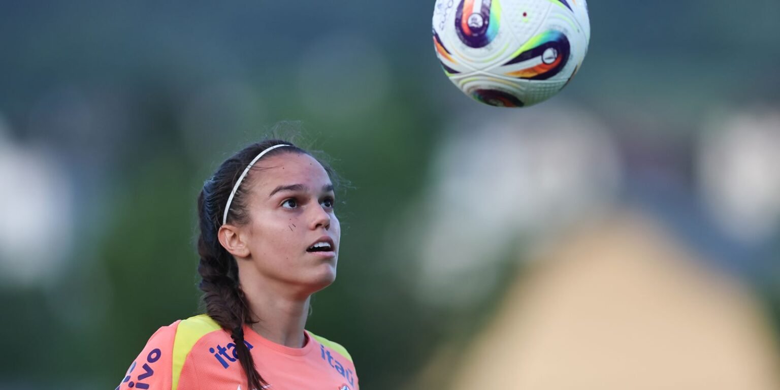 Lesao tira meio campista Ana Vitoria da disputa da Copa America