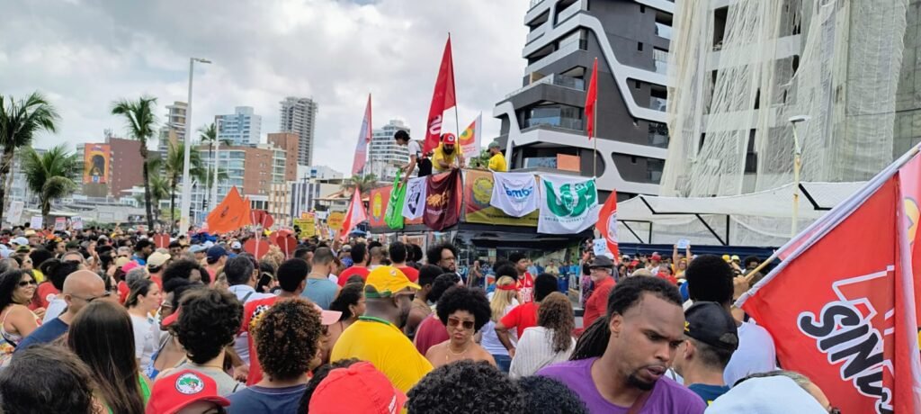 Multidão toma Salvador em protesto contra PEC da Blindagem e anistia 1 1000464210