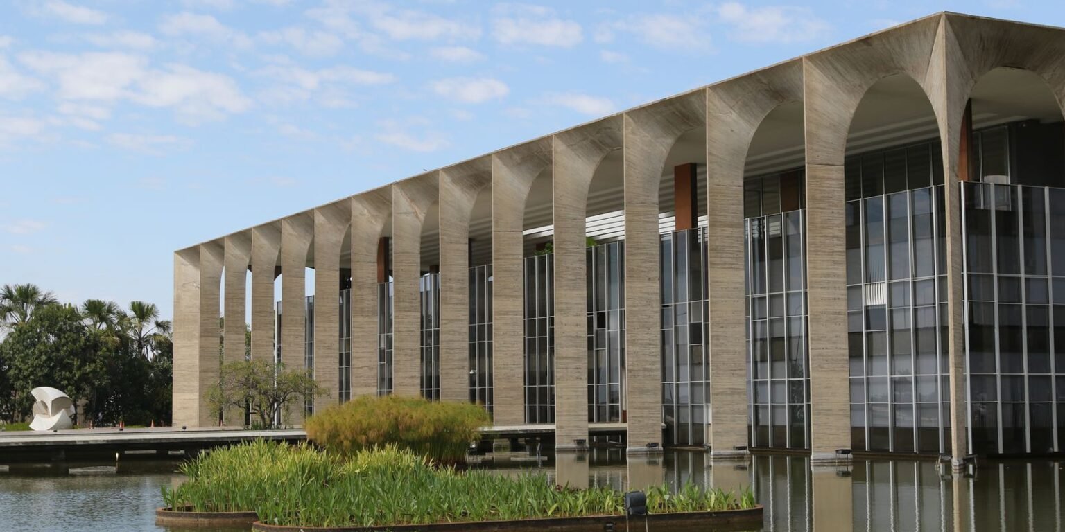 Itamaraty condena ameaça dos EUA de usar “poder militar” contra Brasil pzzb1932