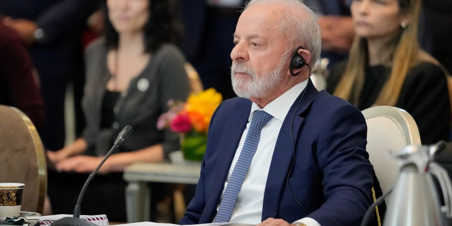 Lula aguarda reunião com Trump e aposta em solução a tarifaço 2025 10 25t025017z 931196283 rc2qihau1hmj rtrmadp 3 asean summit malaysia brazil