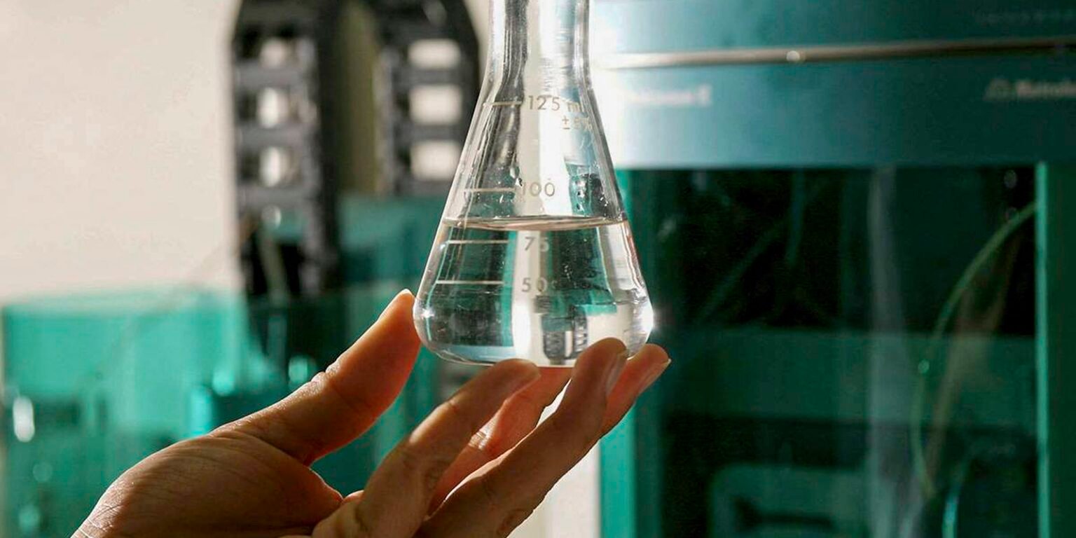 Bares e fabricantes treinam empresas para identificar bebidas falsas