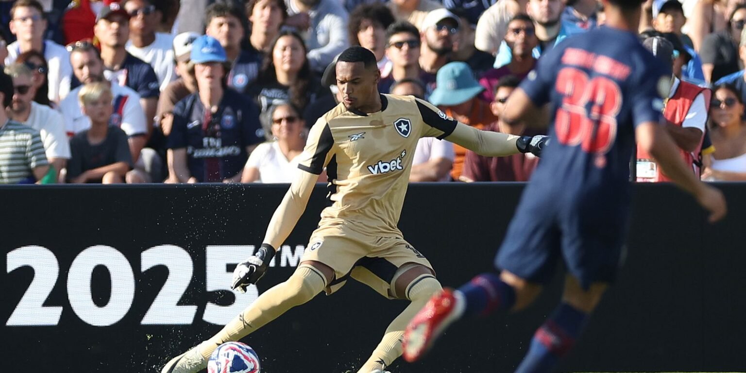 Ederson se machuca e John ex Botafogo e convocado para amistosos