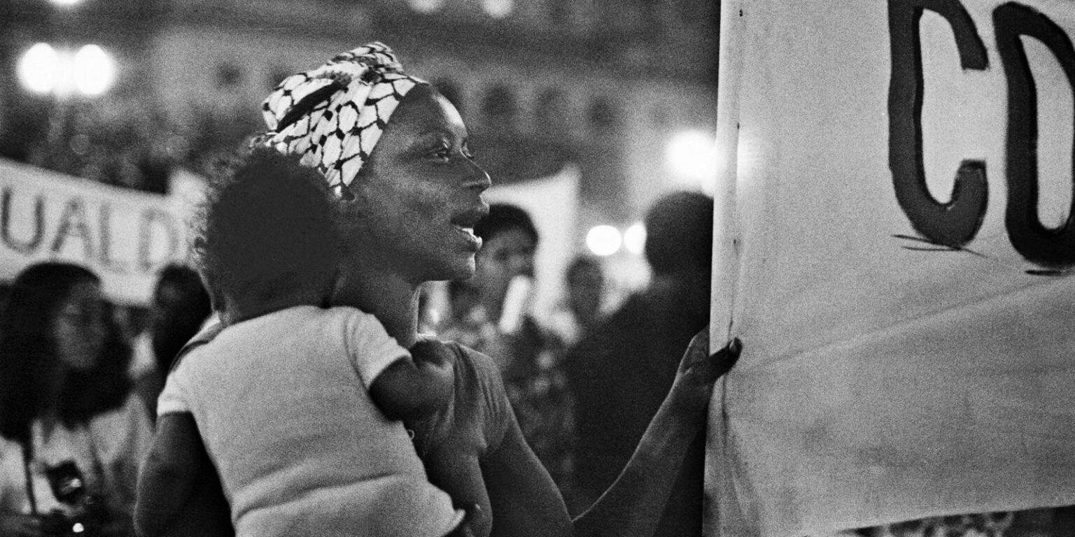 Exposição mostra relação da escravidão com o momento presente 07 manifestacao do movimento negro unificado brasil 1980