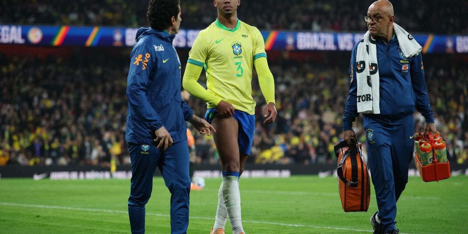 Zagueiro Gabriel Magalhães é cortado da seleção brasileira Zagueiro Gabriel Magalhaes e cortado da selecao brasileira