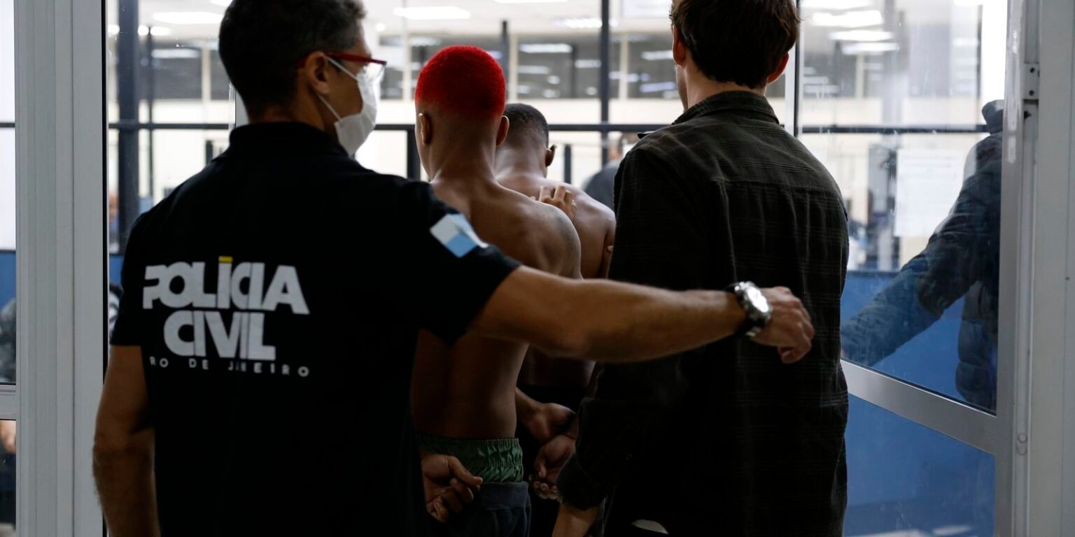 Policiais civis do RJ cobram adicional de 100% sobre pensão por morte d6a0275