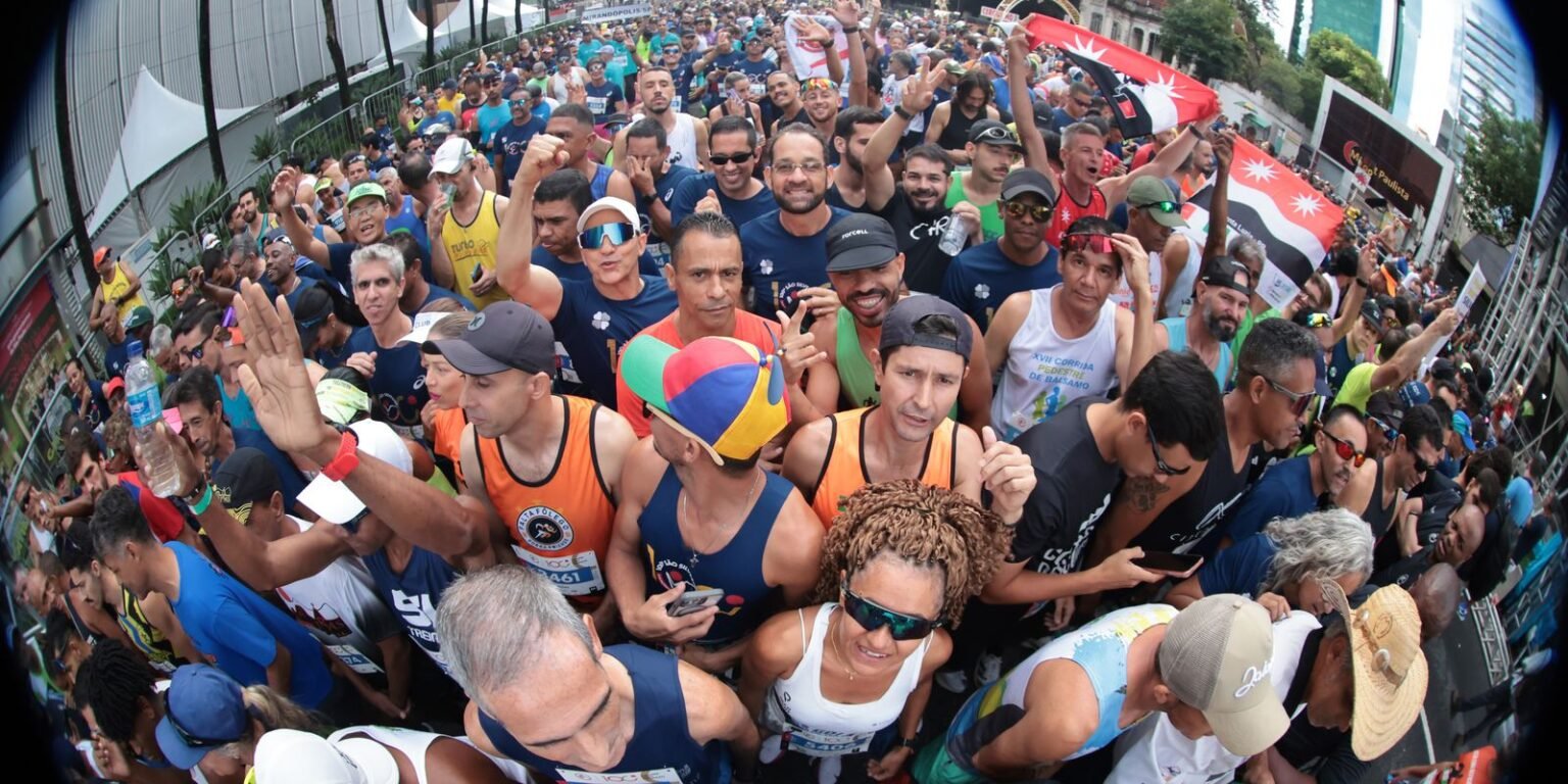 Com disposição e alegria, corredores anônimos agitam a São Silvestre Com disposicao e alegria corredores anonimos agitam a Sao Silvestre