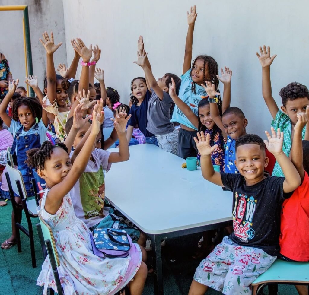 Projeto SERVir lança campanha “Um Sonho de Natal” para arrecadar brinquedos e cestas básicas em Salvador WhatsApp Image 2025 12 02 at 12.22.34 1024x978 1