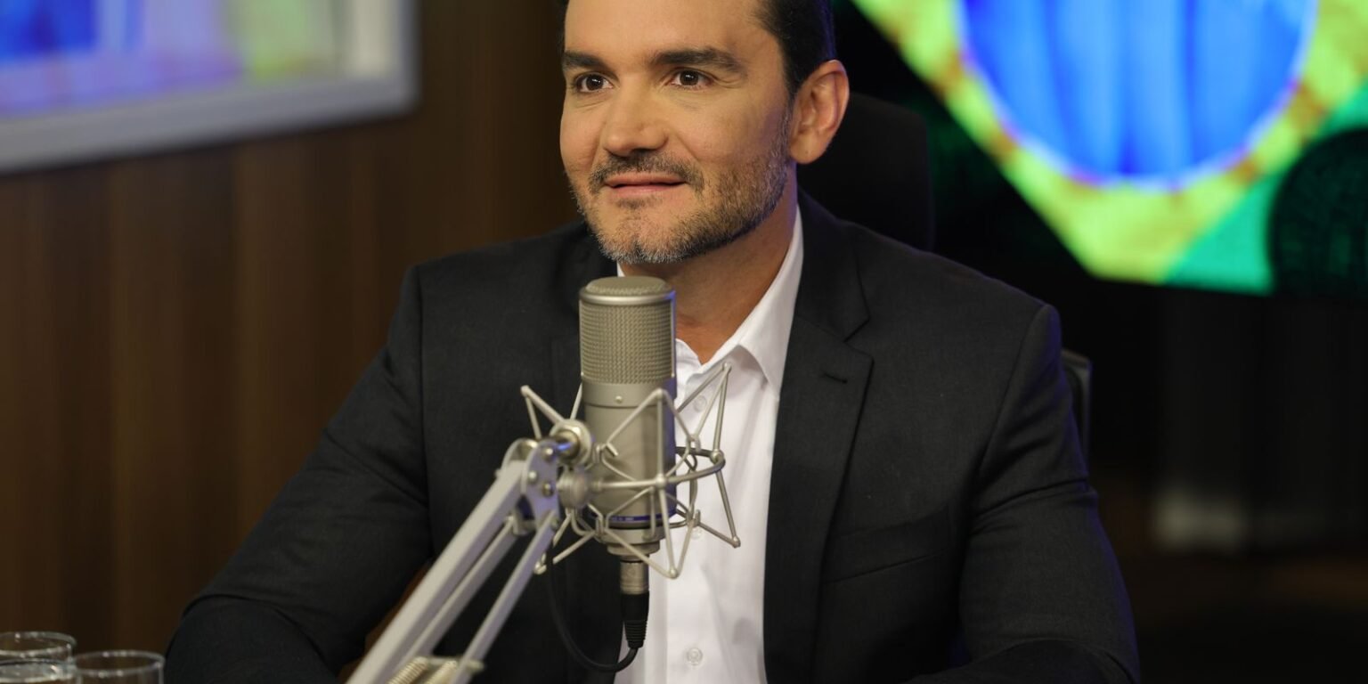 União Brasil decide expulsar ministro Celso Sabino da legenda pzzb2344