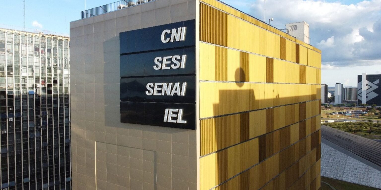 Setor produtivo reage à manutenção da Selic em 15% ao ano cni