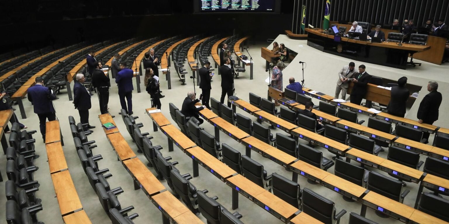 Edital para policial legislativo da Câmara sai em janeiro, diz Motta lula1666