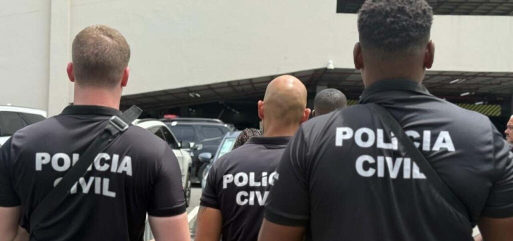 Trio é preso após fraudar pagamento de abadás; prejuízo chega a R$ 10 mil 177970operacao abada prende suspeitos de golpes em loja da capital baiana 3 Easy Resize.com