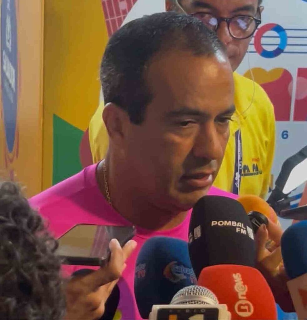 Sábado de Carnaval bate recorde histórico e reúne mais de 1,5 milhão de foliões nos circuitos de Salvador IMG 20260215 161142 586 Easy Resize.com