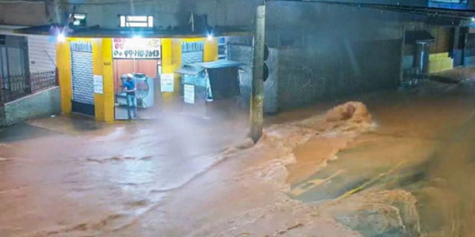 Fortes chuvas deixam 14 mortos em Juiz de Fora chuva em uiz fora