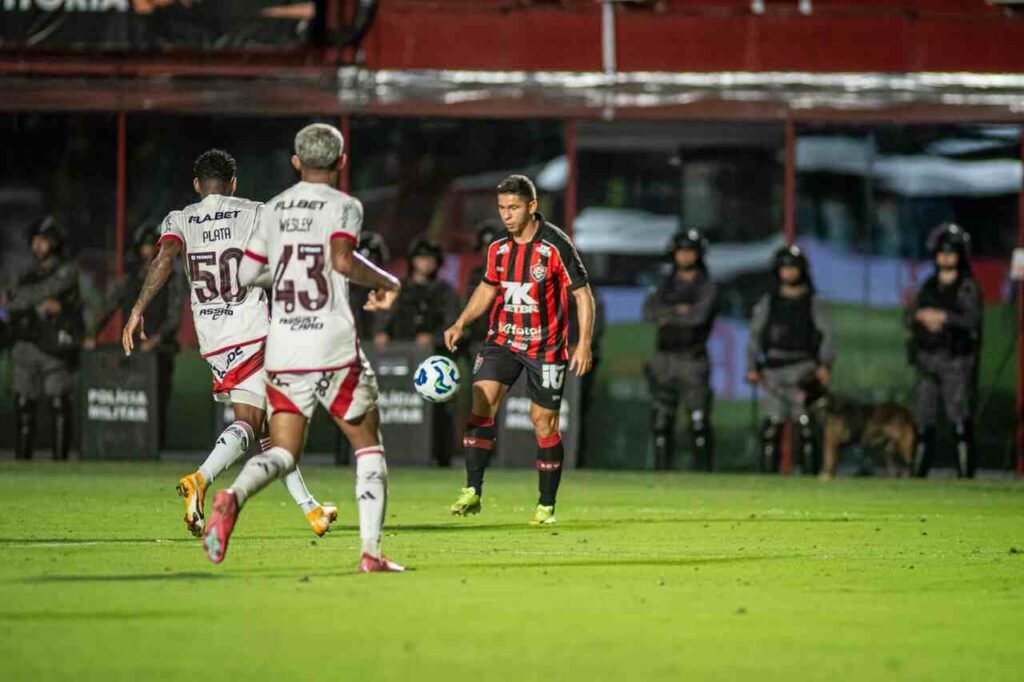 vitoria e flamengo se enfrentaram no barradao no primeiro turno da serie a 2025 2876792 article Easy Resize.com