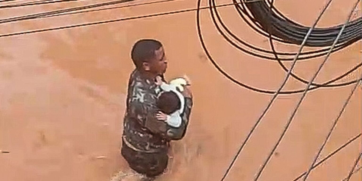 “Eu só fui”: ex-soldado salva criança de inundação em Juiz de Fora whatsapp video 2026 02 27 at 18.30.09.mp4 .00 00 06 09.still003 copy