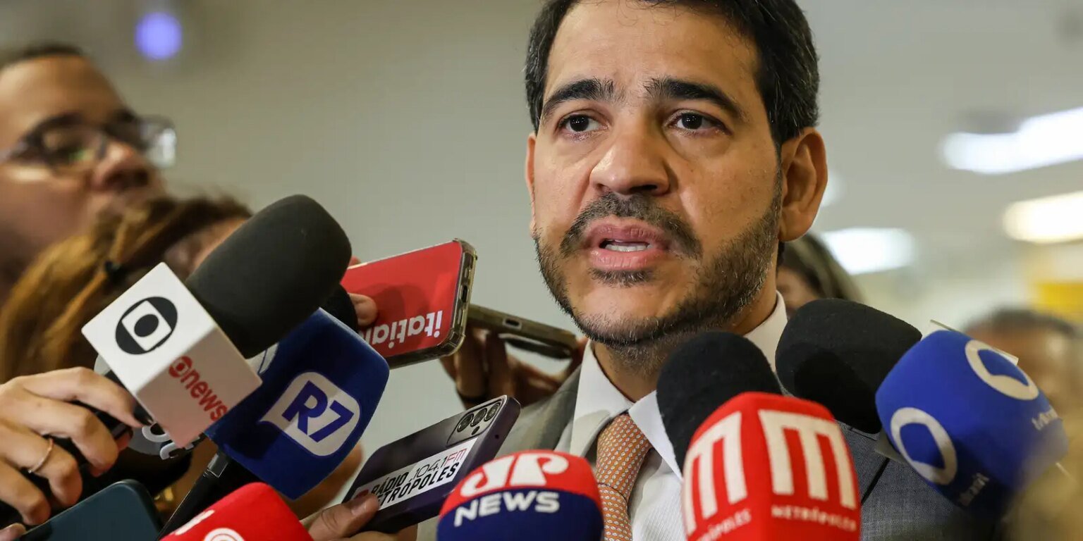 Parecer da indicação de Jorge Messias ao STF é lido na CCJ do Senado 0d4a9233