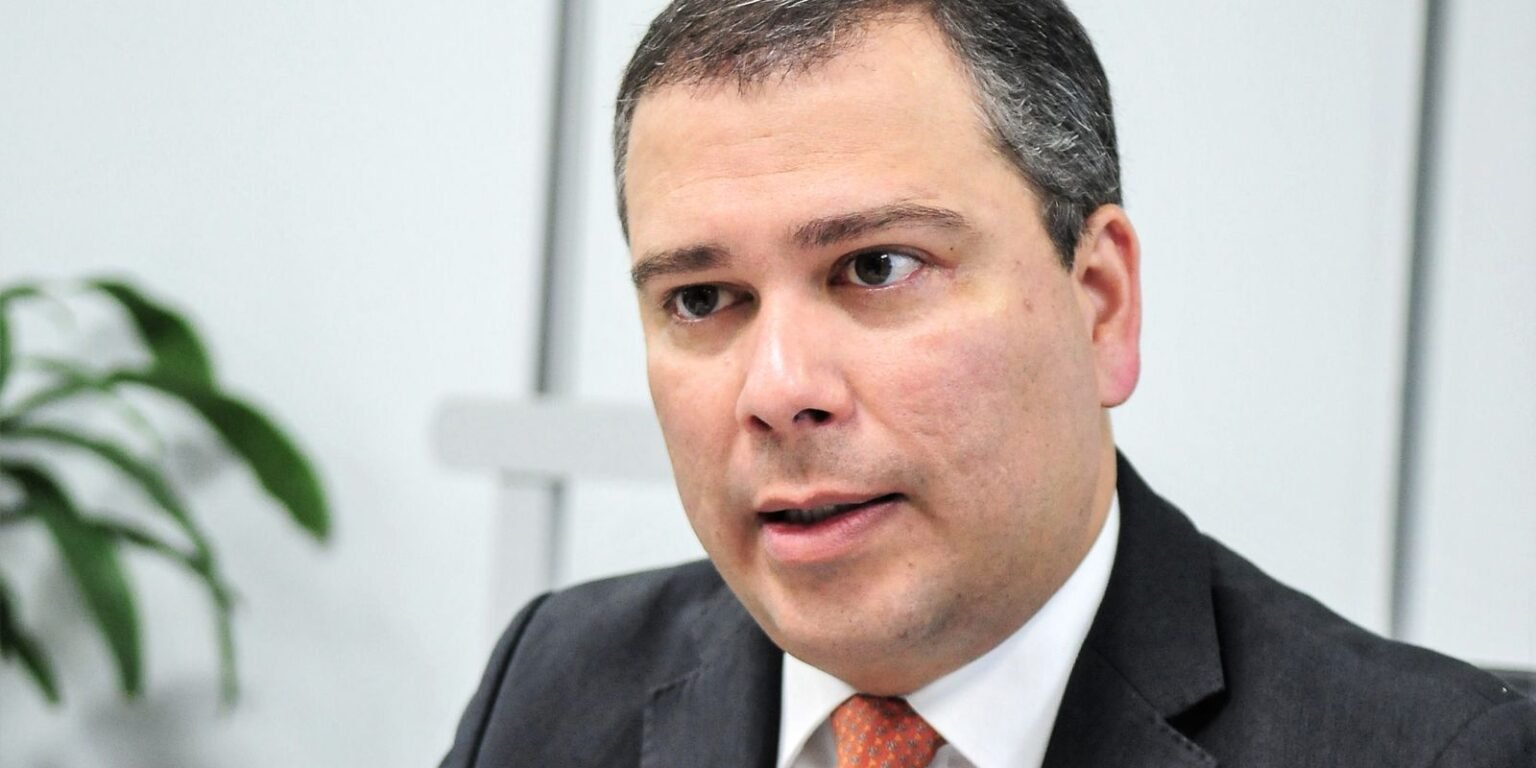 1777115045 paulo henrique costa04