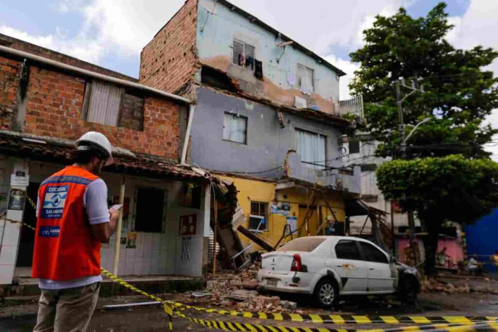 Desabamento de marquises deixa homem ferido na Ribeira desabamento de marquise na ribeira 3221128 Easy Resize.com