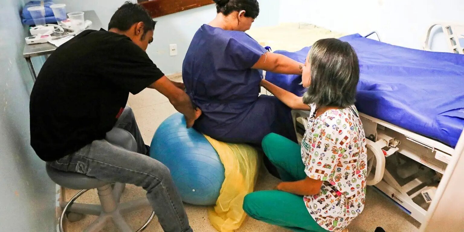 Doula: regulamentação reforça integração da categoria ao SUS doulas mariana raphael arquivo ses