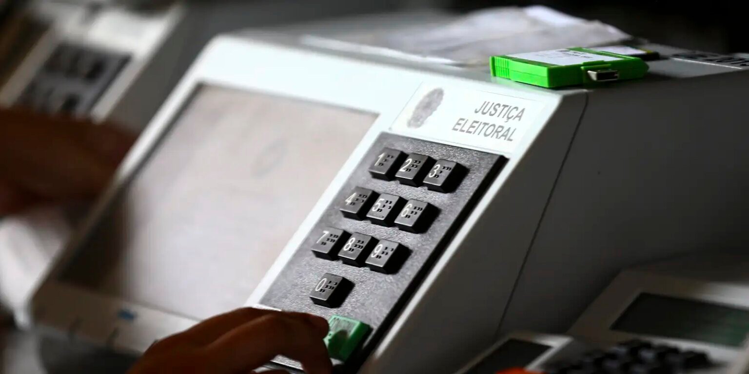 Onze governadores renunciam para disputar eleições de outubro lacracao urnas eletronicas mcamgo abr 210920221818 11