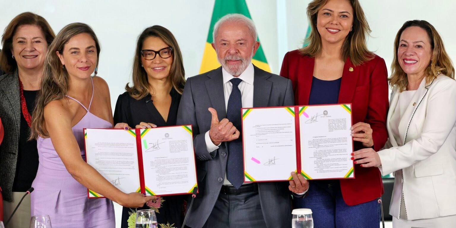 Lula sanciona leis para fortalecer combate à violência contra mulheres pzzb1369.jpg 0