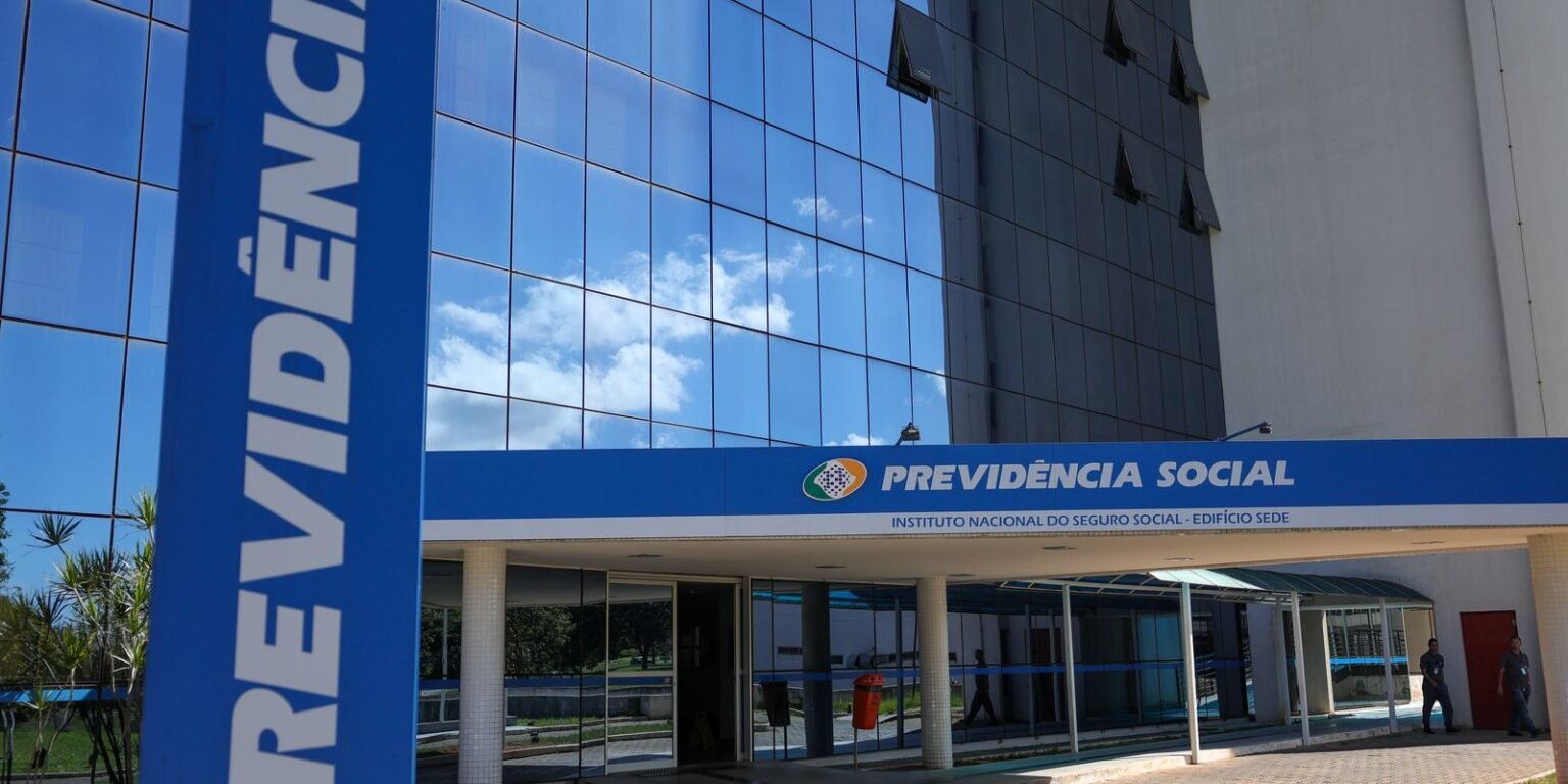 INSS paga segunda parcela do 13º a aposentados e pensionistas 09052025 pzzb8532