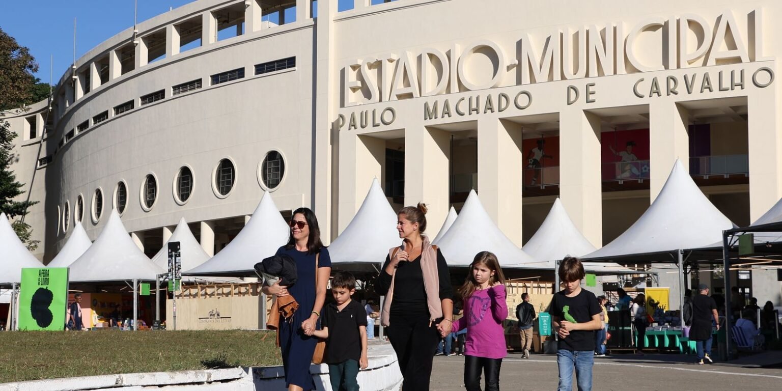 Feira do Livro terá Zélia Duncan e Pilar Quintana; entrada é gratuita 0g0a2886